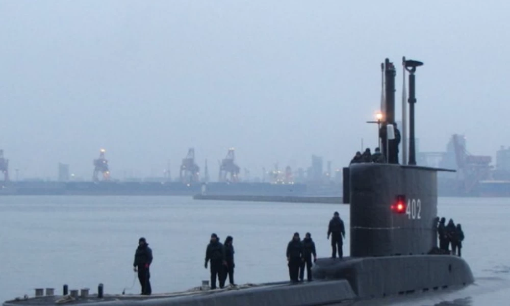 Ινδονησία: Οι ΗΠΑ στέλνουν αεροσκάφος να βοηθήσει στις έρευνες για το υποβρύχιο που αγνοείται